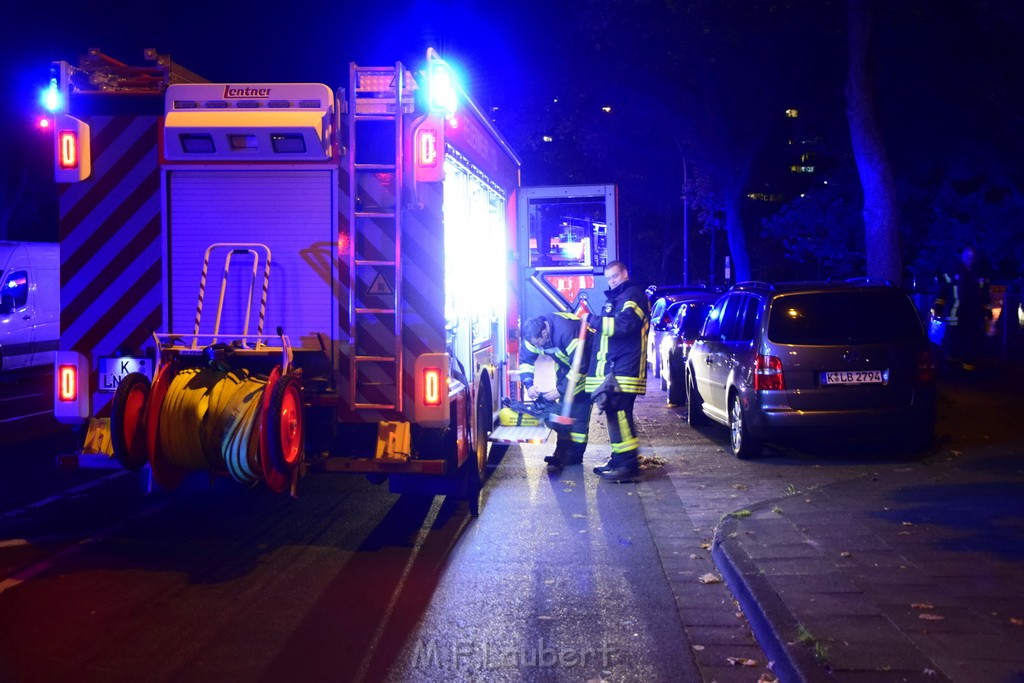 Feuer 2 Koeln Porz Finkenberg Steinstr Konrad Adenauerstr P24.JPG - Miklos Laubert